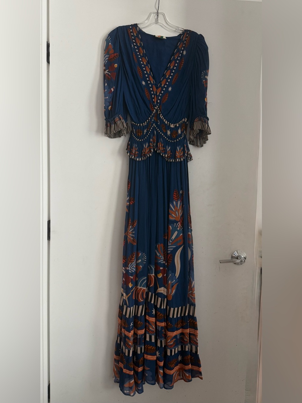 ⁠FARM RIO Nature Tropical Print Deep V-Neck Tiered Maxi Dress⁠ Sz S - Picture 2 of 5